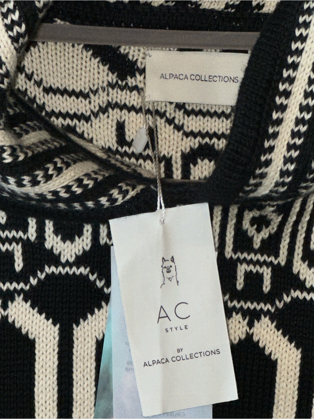 Alpaca collections -Black & White Geometric Fringe Poncho